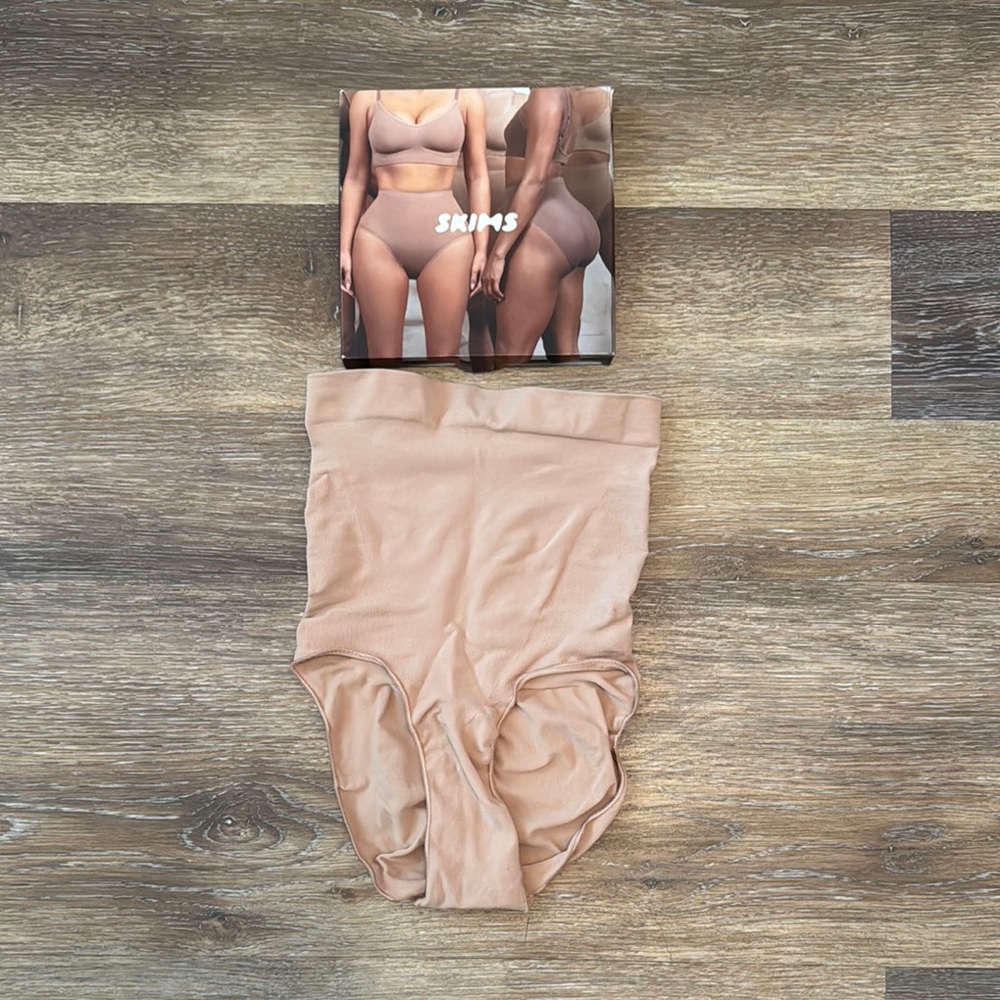 SKIMS Nude High-Waisted Shapewear Size S/M